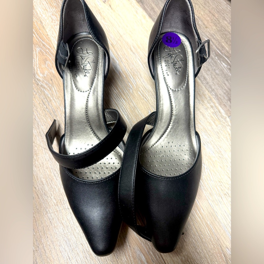 Life Stride Solid Black Ankle Buckle Almond Toe Size 8.5M Kitten Heel